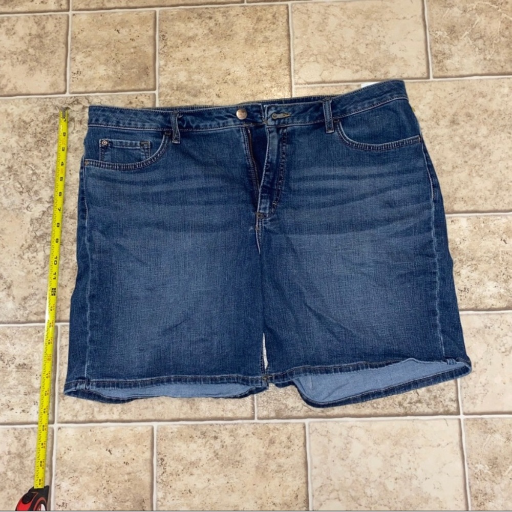 Lee 20M Denim Mid Rise Regular Fit Shorts